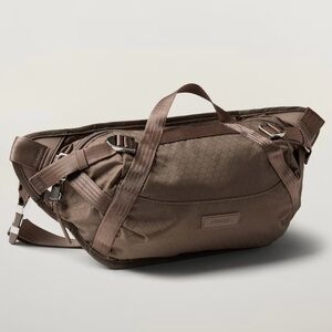 BNWT Athleta Excursion Crossbody Waistbag Large Belt Bag for Hiking, Travelling